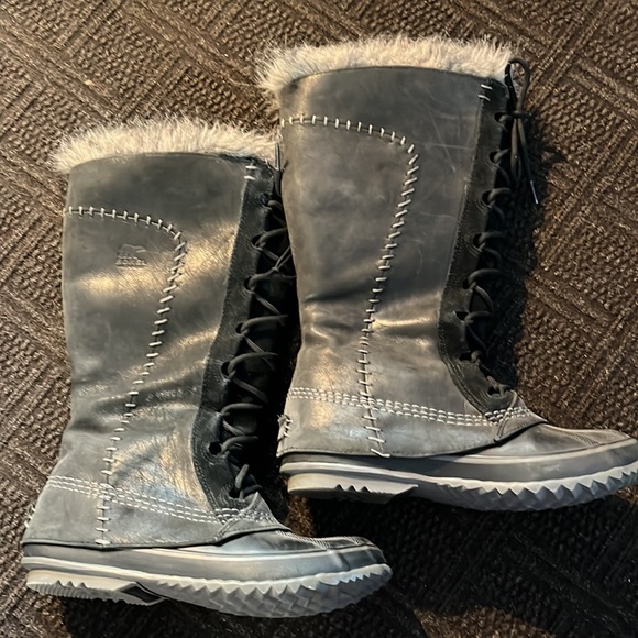 Sorel waterproof winter boots. Excellent used condition. - Picture 2 of 4